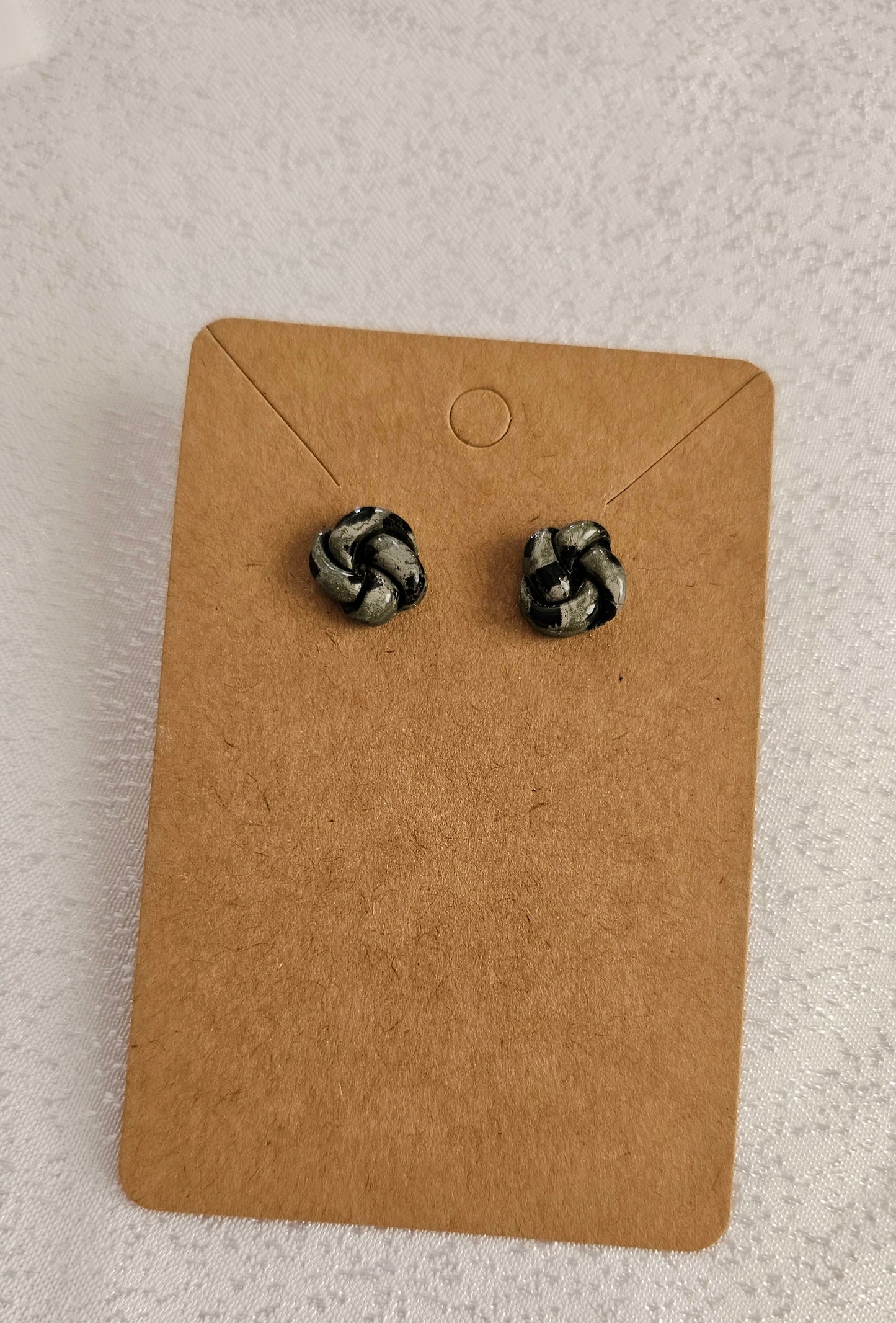 Knotty studs