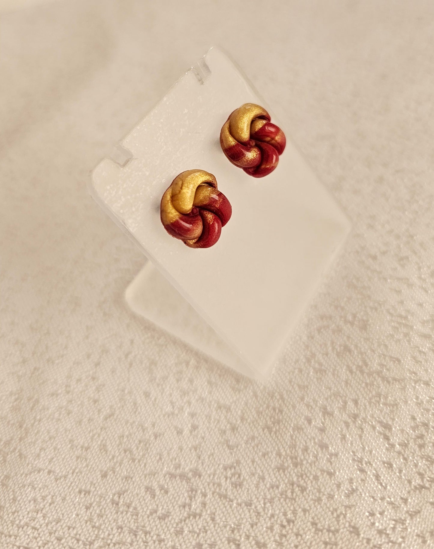 Knotty studs