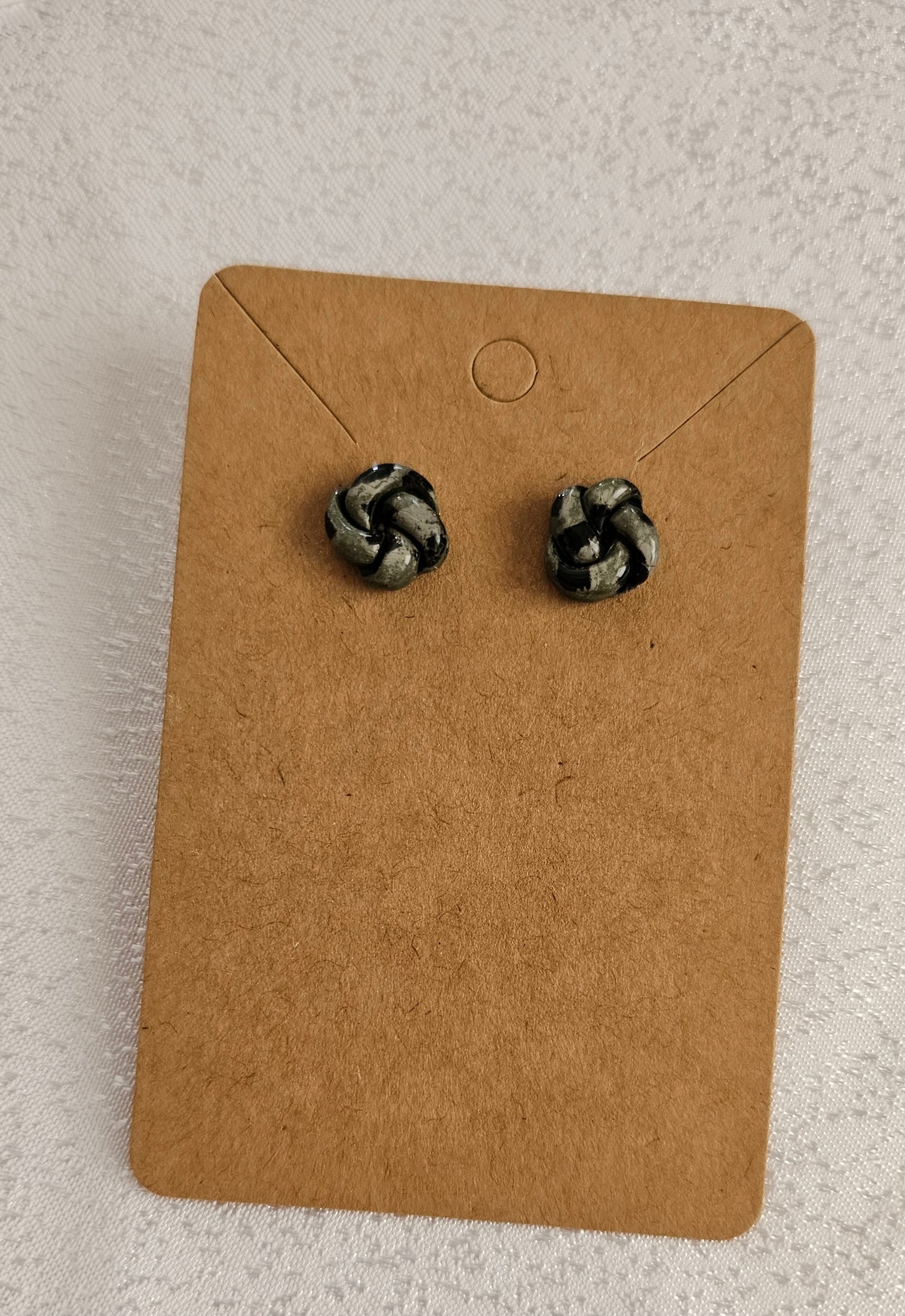 Knotty studs