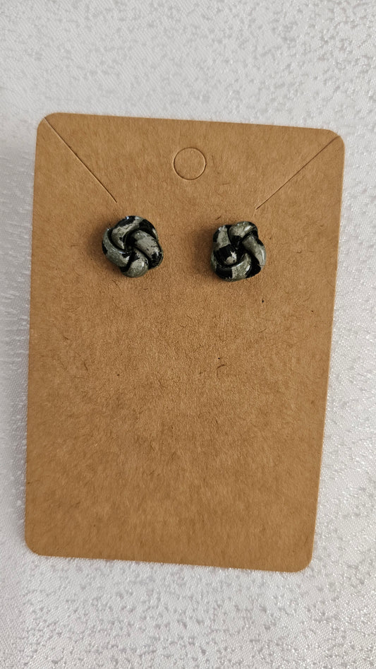 Knotty studs